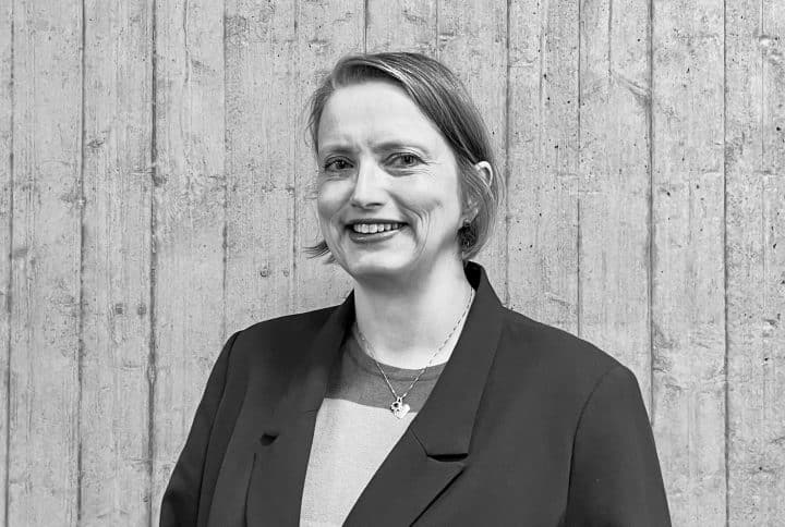 Sort-hvitt portrett av Ingrid Brustad