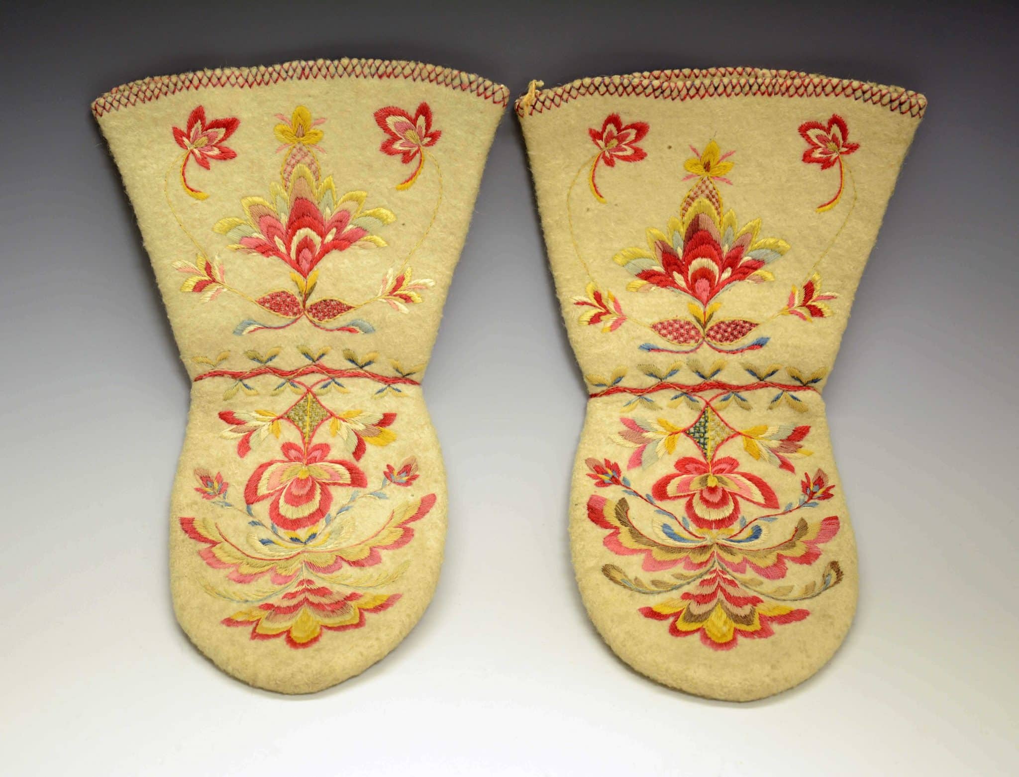 TGM-SM.0154 Votter i nålebinding framside