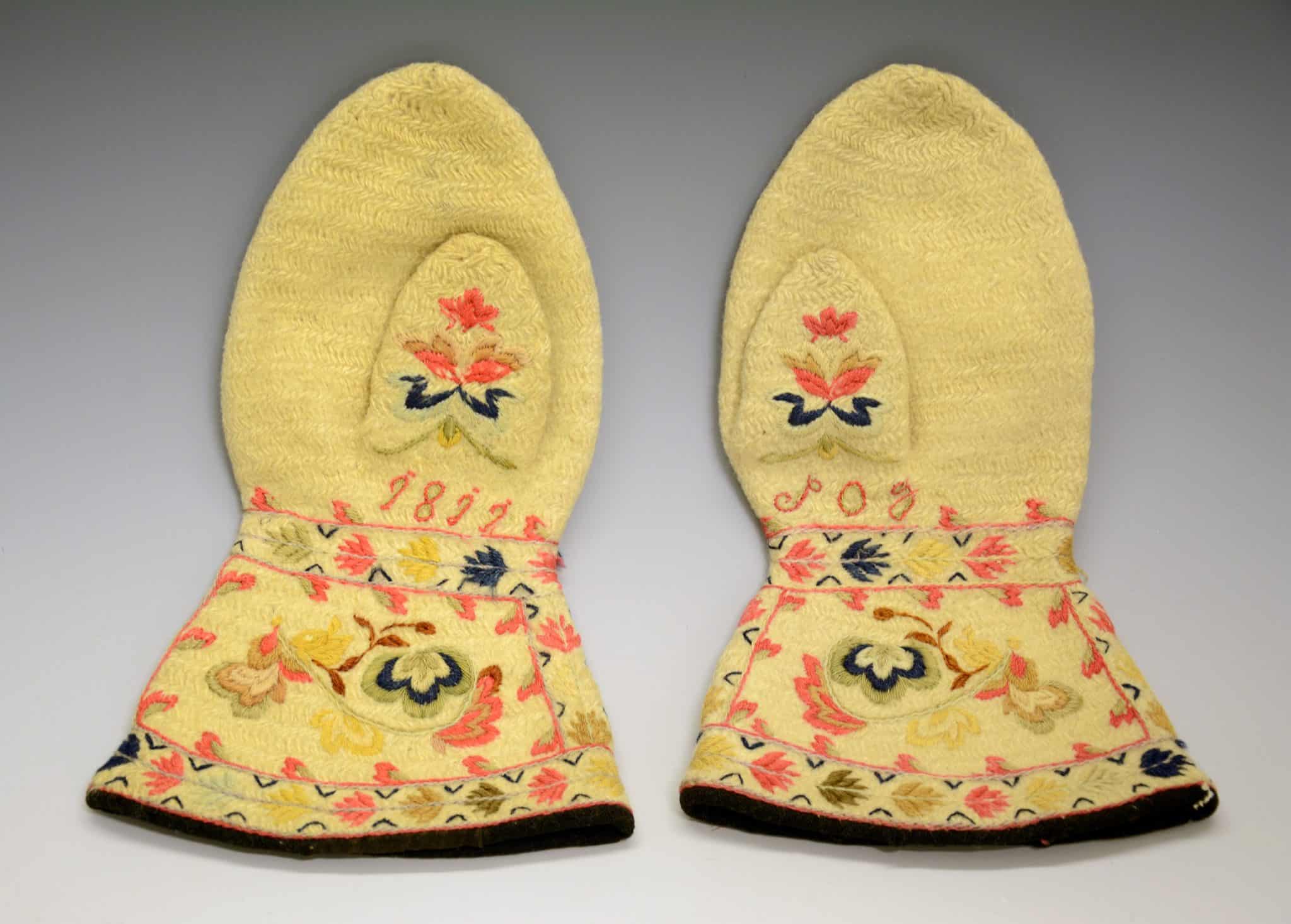 TGM-SM.2580 Votter i nålebinding bakside