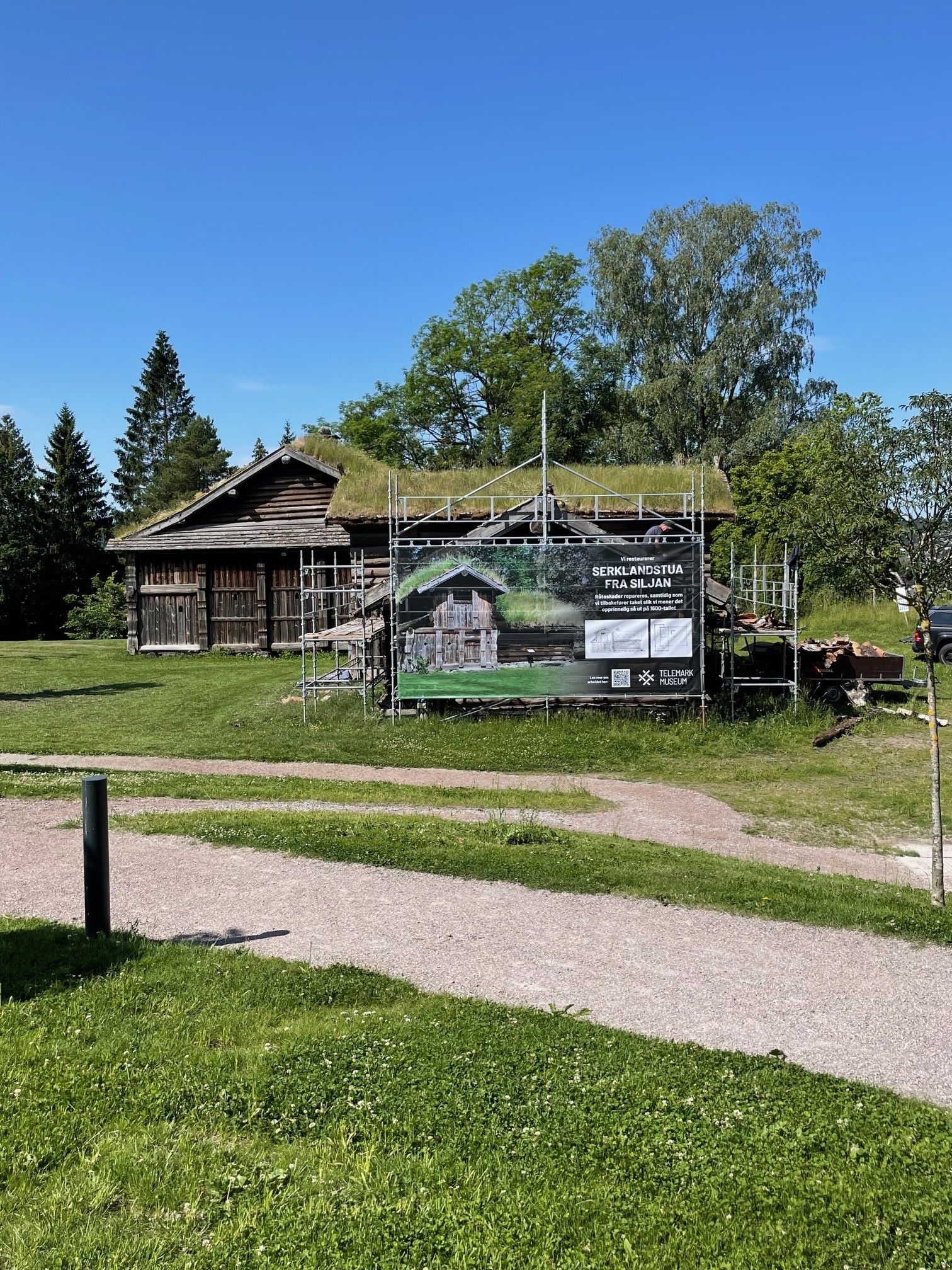 Vedlikeholdsarbeid på taket på Serklandstua